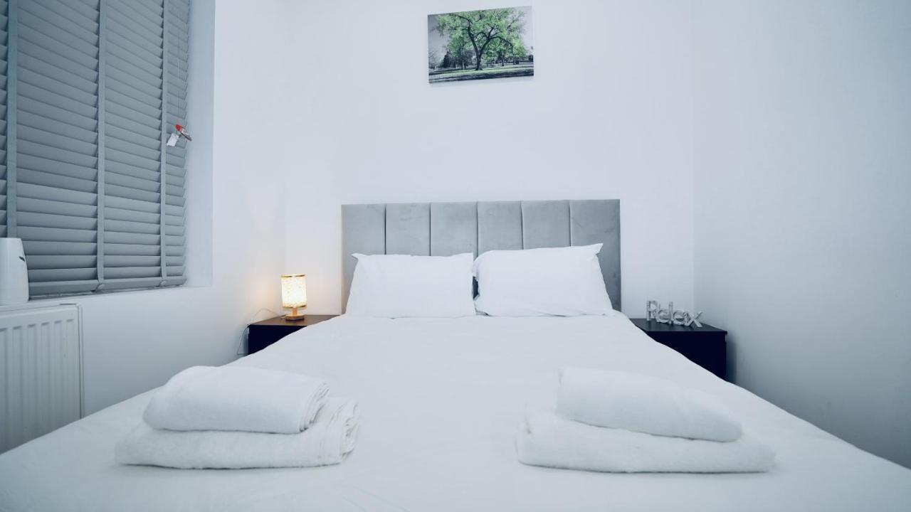 E2M Stays Lovely Apt Close To Ilford Station With Free Parking Екстериор снимка