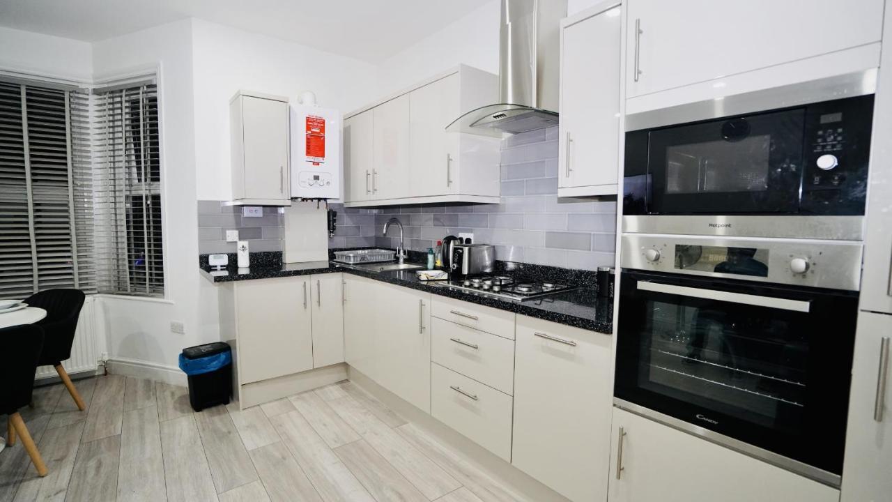 E2M Stays Lovely Apt Close To Ilford Station With Free Parking Екстериор снимка