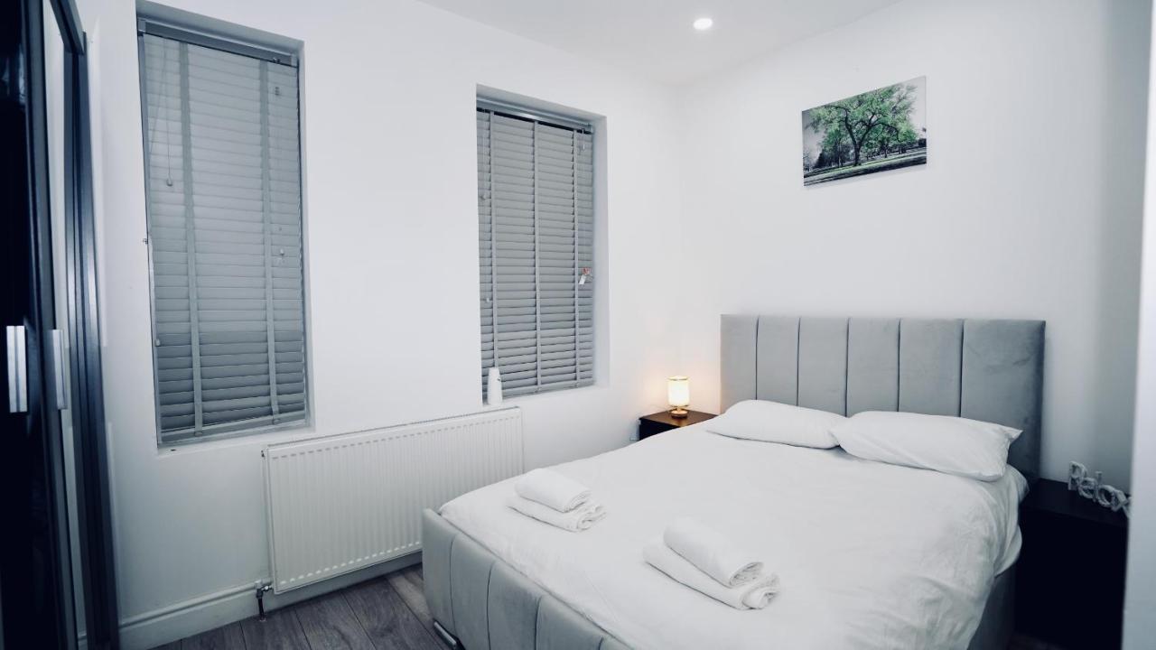 E2M Stays Lovely Apt Close To Ilford Station With Free Parking Екстериор снимка