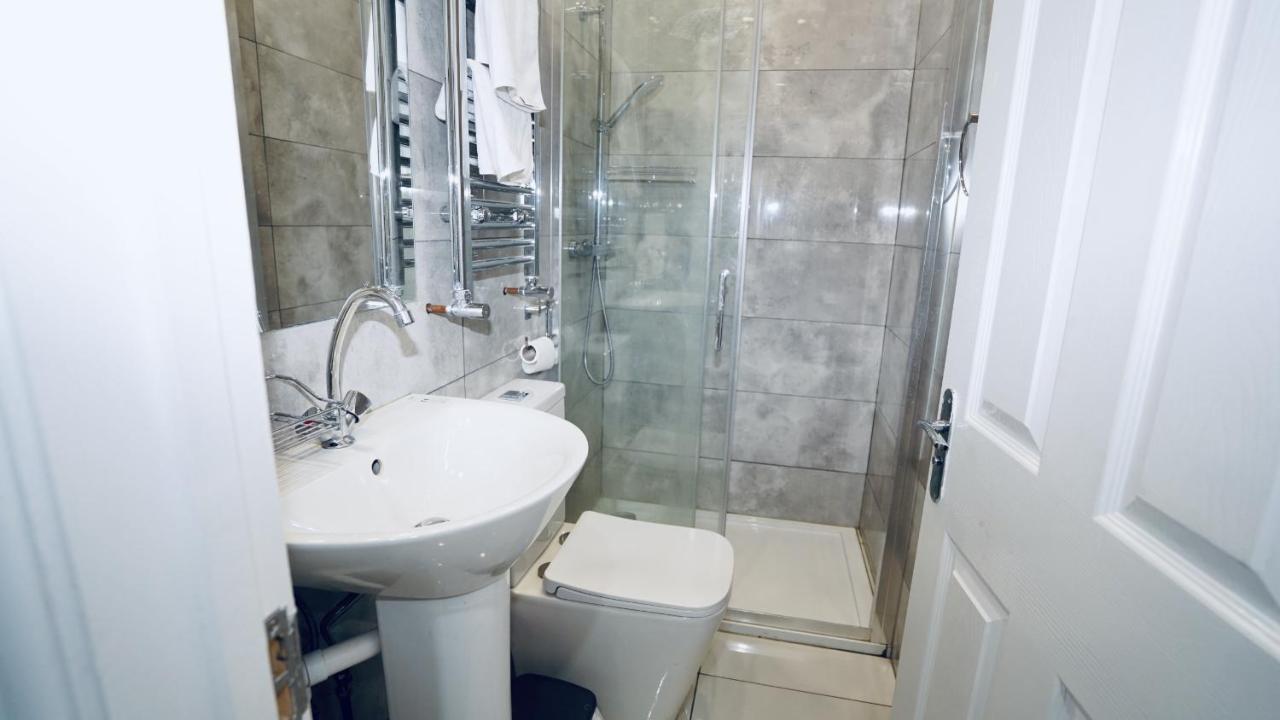 E2M Stays Lovely Apt Close To Ilford Station With Free Parking Екстериор снимка