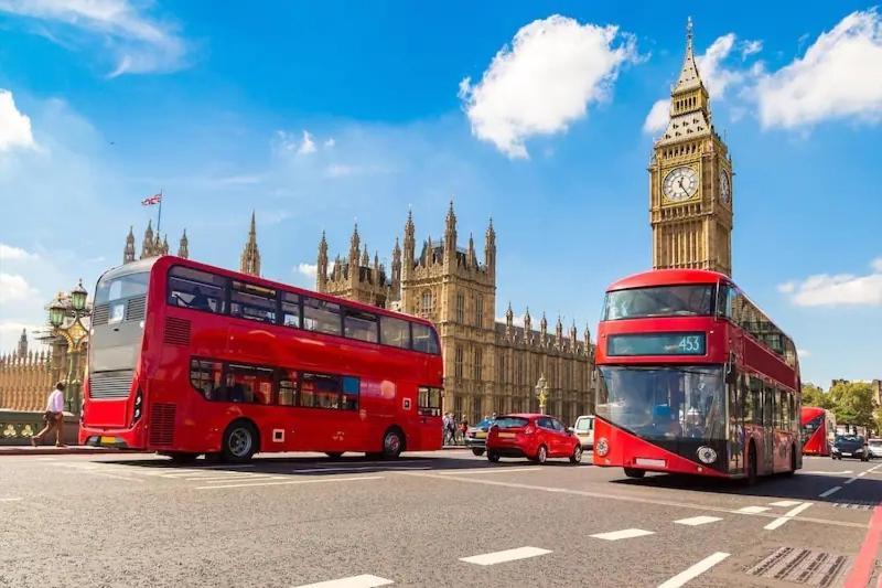 E2M Stays Lovely Apt Close To Ilford Station With Free Parking Екстериор снимка